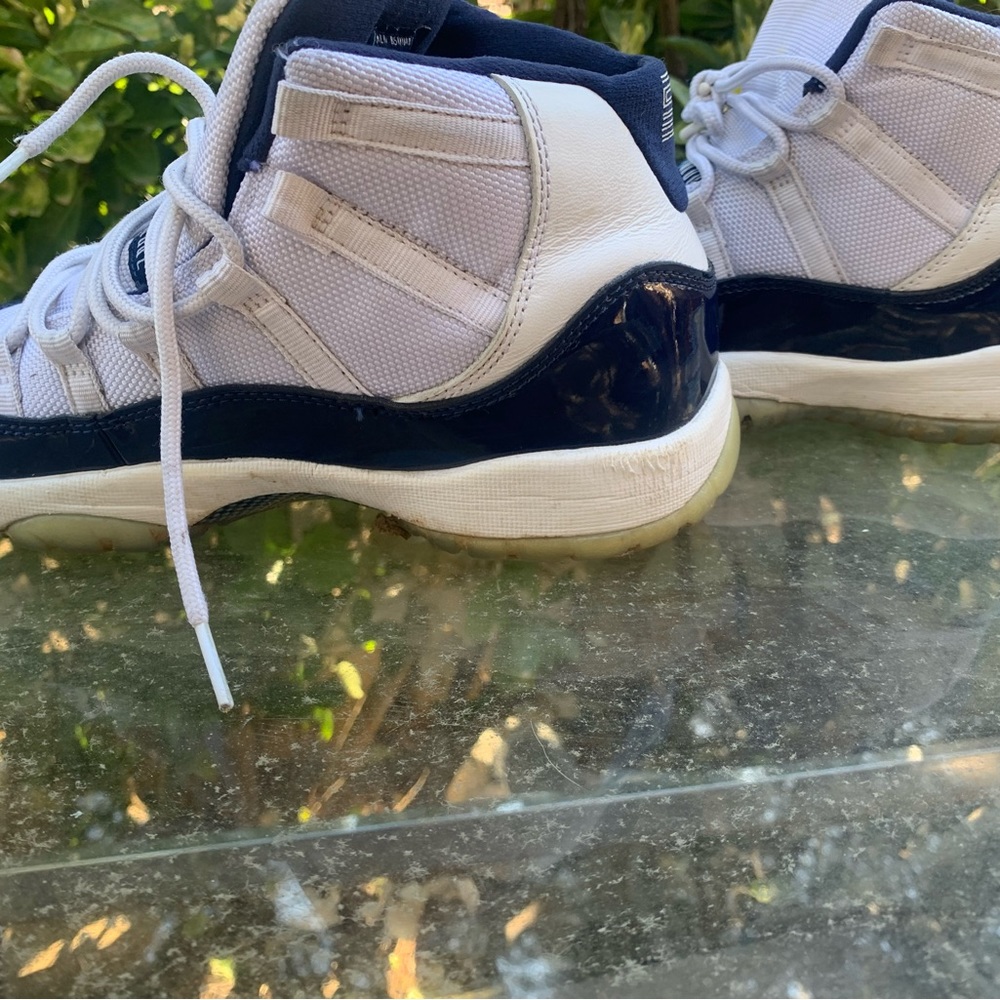 AIR JORDAN 11